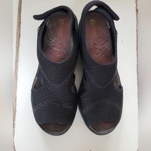 Bzees Women's Black Open-Toe Sandals